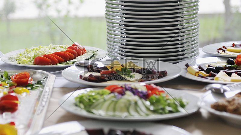 塑料包装：轻便但需关注环保